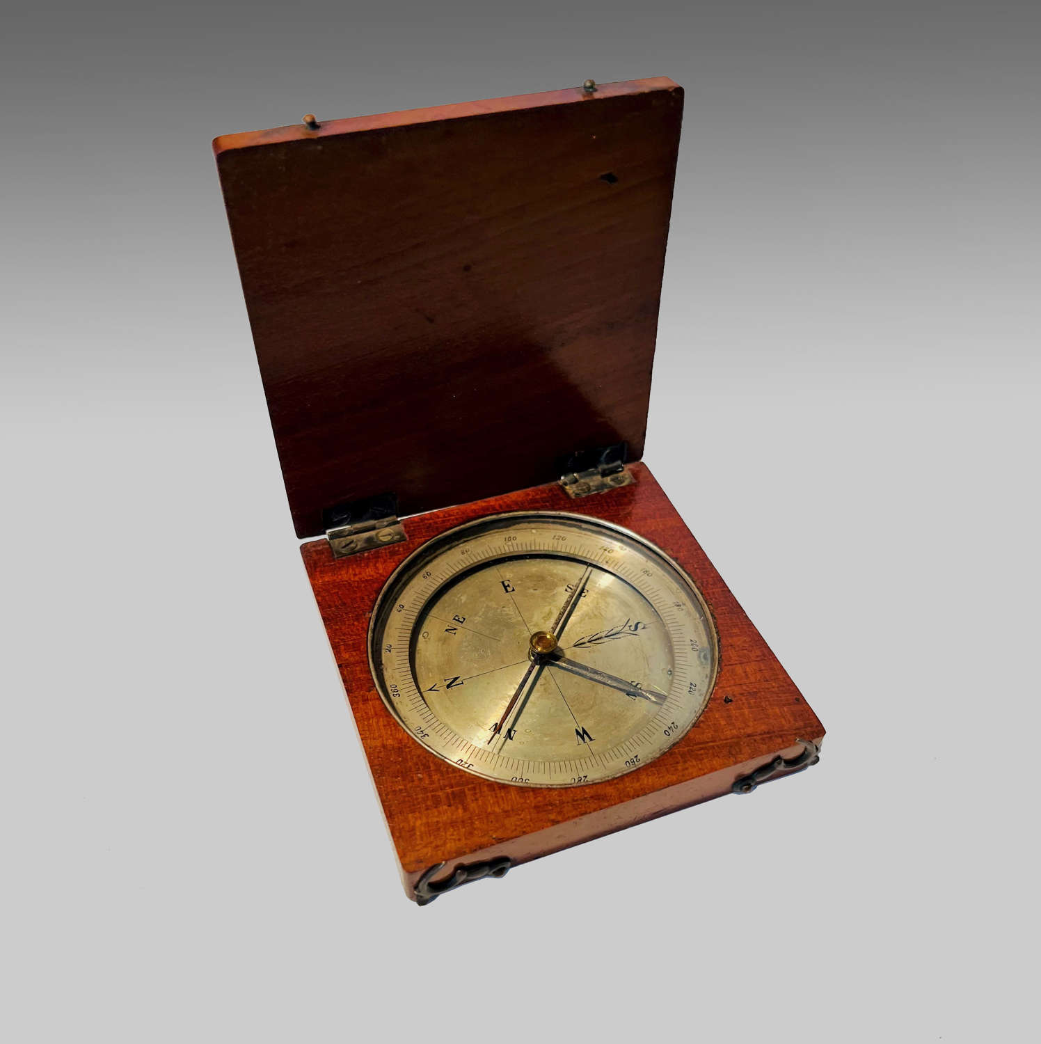 Mahogany cased travelling pocket compass